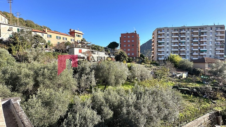 case all'ultimo piano in vendita zona Molassana a Genova